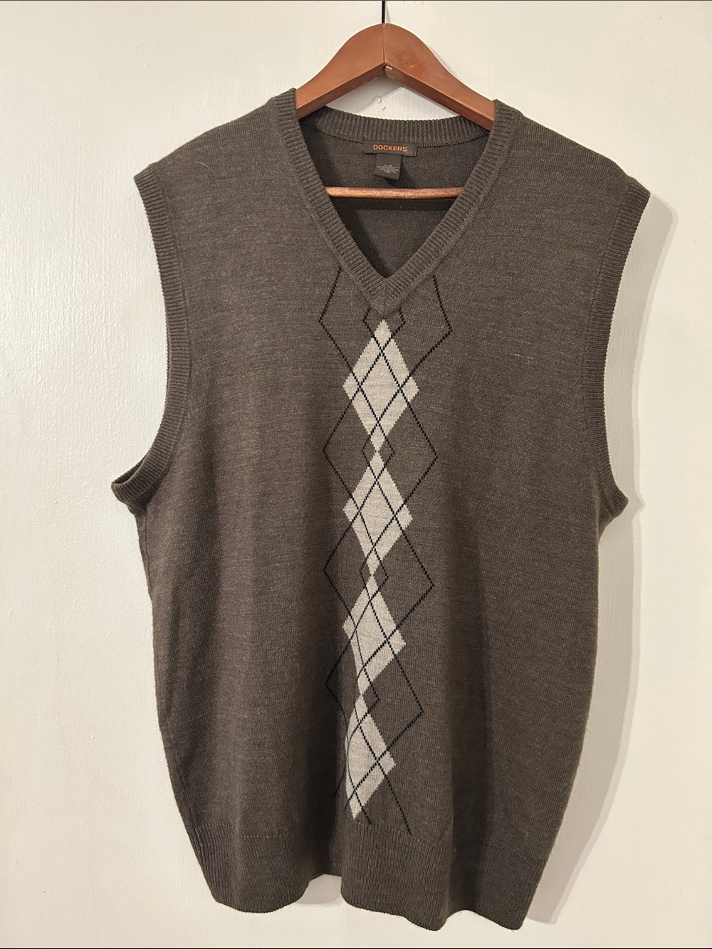 Dockers Men's Brown Argyle V-Neck Sweater Vest with Cream Detail